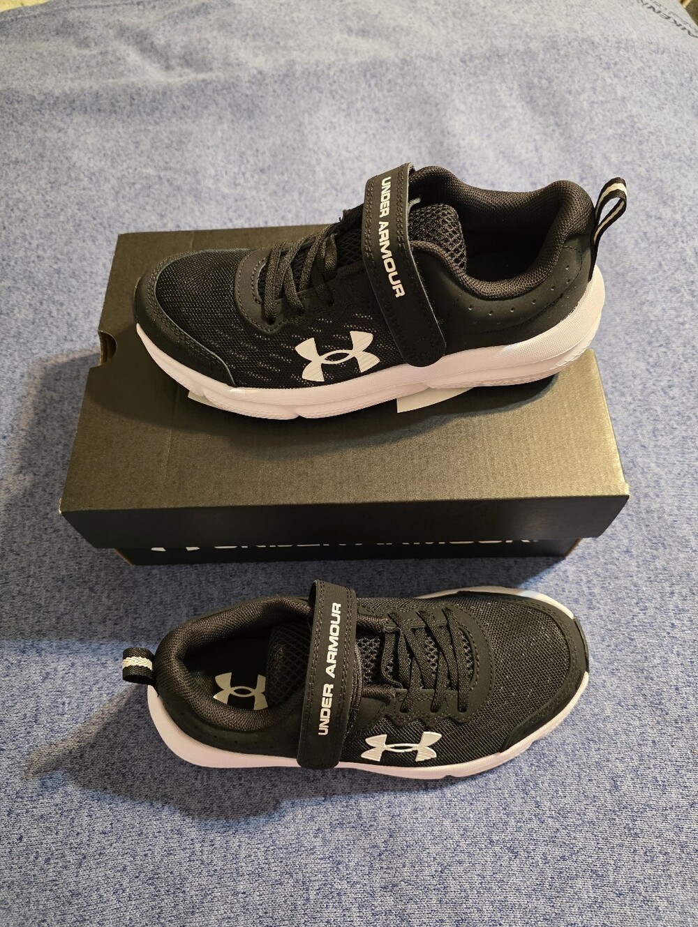 NWT 2Y Under Armour UA BGS Assert 10 AC